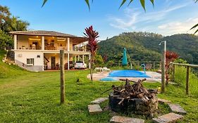 CHÁCARA DOMINGOS MARTINS - SANTO GRAAL - Montanhas, Corredeiras, Piscina, Natureza e Paz